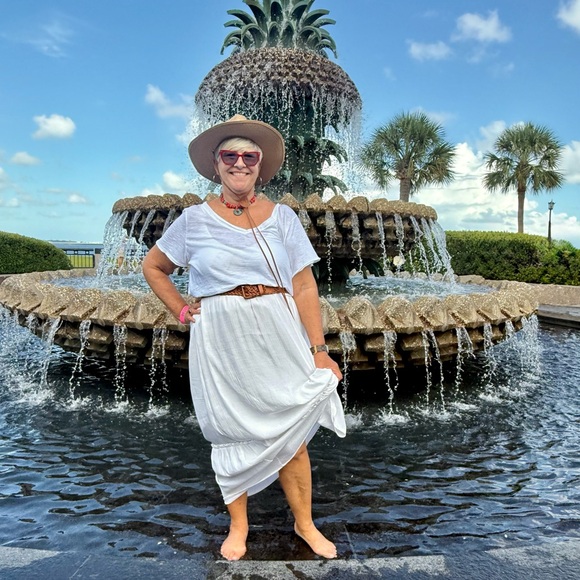 Meet your Posher, Debbie - Picture 3 of 15